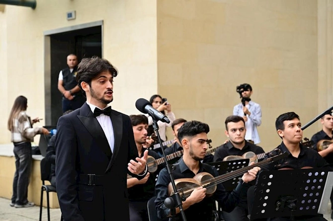 Üzeyir Hacıbəyli XVII Beynəlxalq Musiqi Festivalı təntənə ilə başlandı — YENİLƏNİB (FOTOLAR)