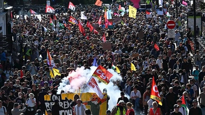 Müstəmləkəçi Fransa böhran içində — FOTOLAR