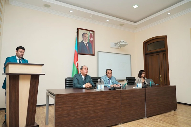 Azərbaycan ədəbi dilinin düzgün tətbiq olunmasına dair tədbir keçirilib — FOTOLAR
