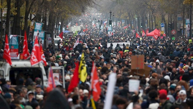 Müstəmləkəçi Fransa böhran içində — FOTOLAR