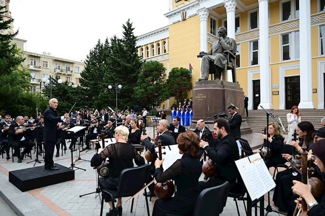 Üzeyir Hacıbəyli XVII Beynəlxalq Musiqi Festivalı təntənə ilə başlandı — YENİLƏNİB (FOTOLAR)