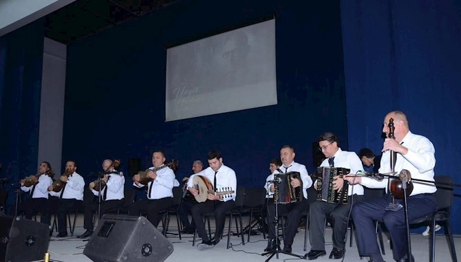 Mingəçevirdə Üzeyir Hacıbəylinin 140 illiyi ilə bağlı təntənəli konsert keçirildi — VİDEO/FOTOLAR Mingəçevirdə Üzeyir Hacıbəylinin 140 illiyi ilə bağlı təntənəli konsert keçirildi — VİDEO/FOTOLAR