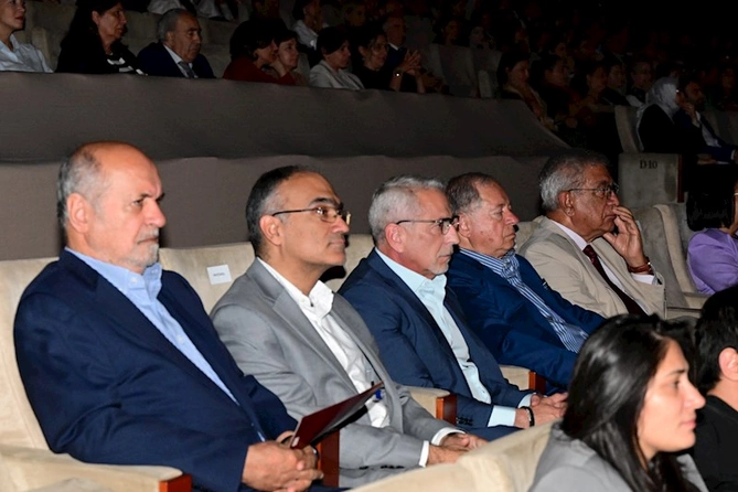 117 yaşlı Leyli və Məcnun operasının yeni səhnə quruluşunda — FOTOLAR