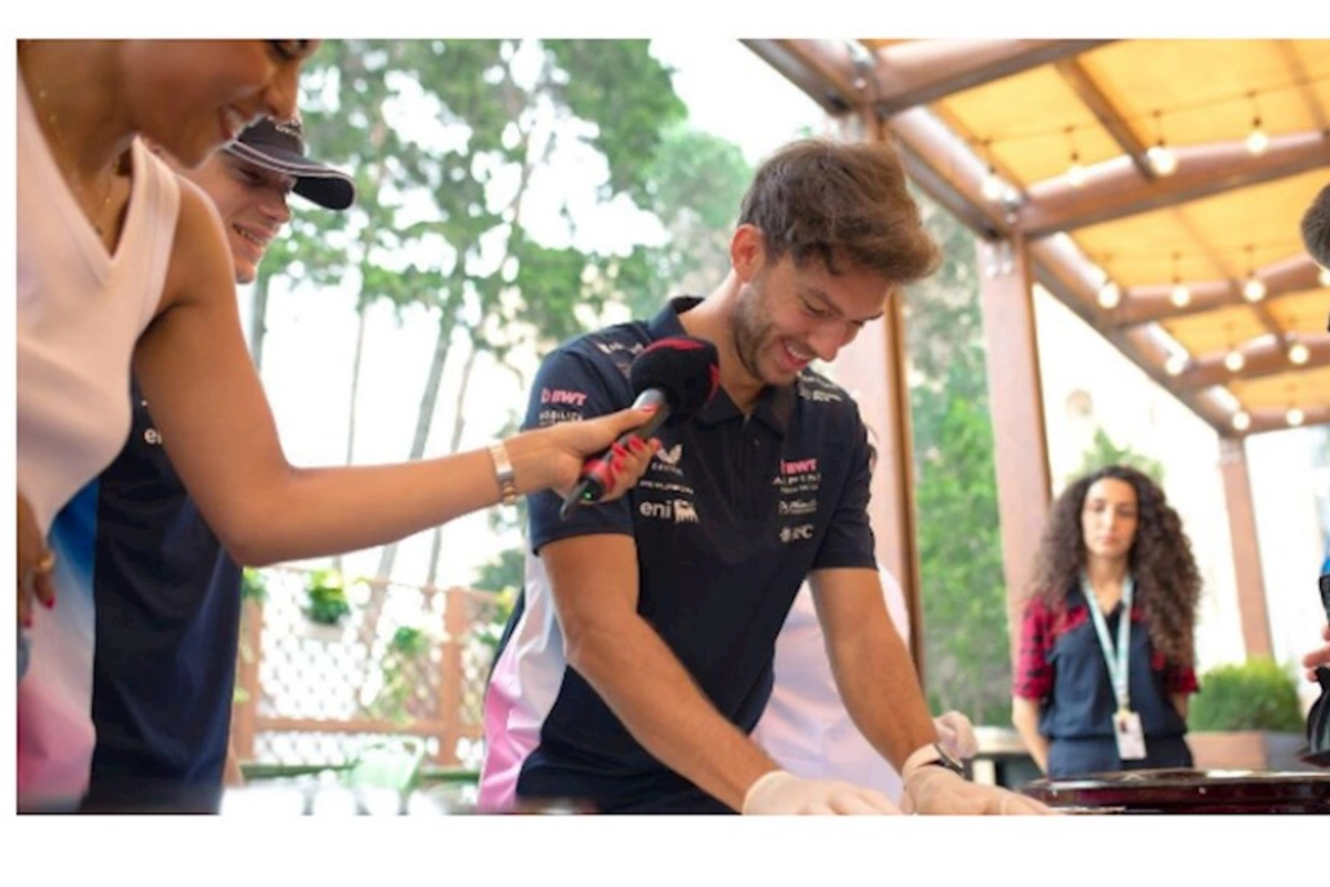 Formula-1 pilotları Bakıda qutab bişirdilər — FOTOLAR