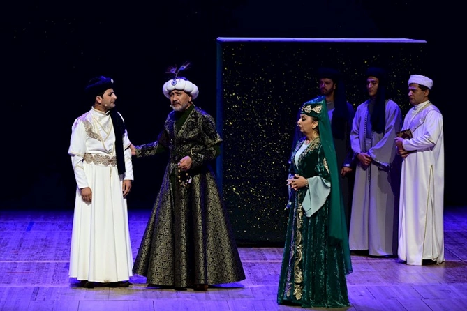 117 yaşlı Leyli və Məcnun operasının yeni səhnə quruluşunda — FOTOLAR