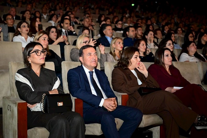 117 yaşlı Leyli və Məcnun operasının yeni səhnə quruluşunda — FOTOLAR