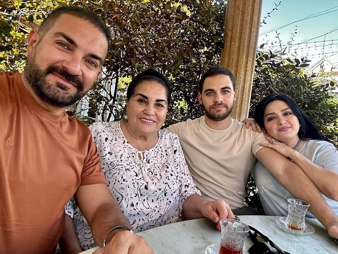 Rəşad Xalq artisti olan xalası və qızı ilə — FOTOLAR