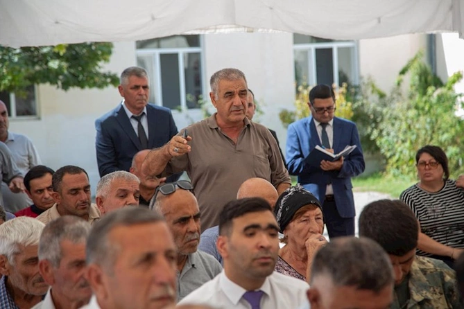 İcra başçısı kənd sakinlərinin problerini dinlədi — FOTOLAR