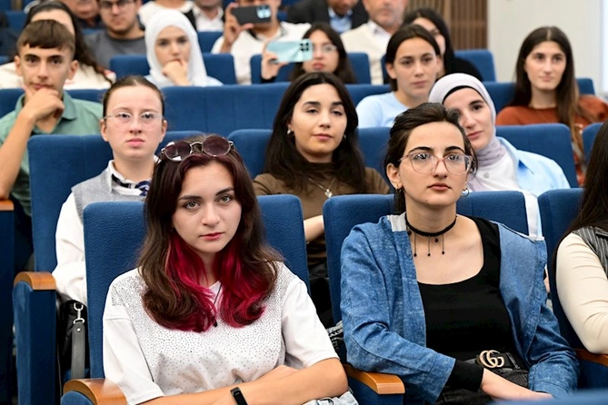 Üzeyir Hacıbəylinin “Arşın mal alan” operettası Xankəndidə nümayiş olunub — FOTOLAR