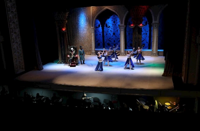 Üzeyir Hacıbəyli festivalı çərçivəsində “Şah İsmayıl” operası nümayiş olunub — FOTOLAR Üzeyir Hacıbəyli festivalı çərçivəsində “Şah İsmayıl” operası nümayiş olunub — FOTOLAR