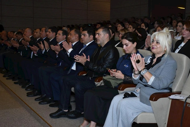 Sumqayıtda “Üzeyir Hacıbəyli və musiqi mirası” konserti keçirilib — FOTOLAR Sumqayıtda “Üzeyir Hacıbəyli və musiqi mirası” konserti keçirilib — FOTOLAR