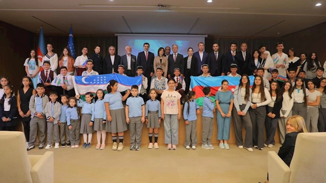Özbəkistanlı gənclər Bakıda çıxış ediblər — FOTOLAR