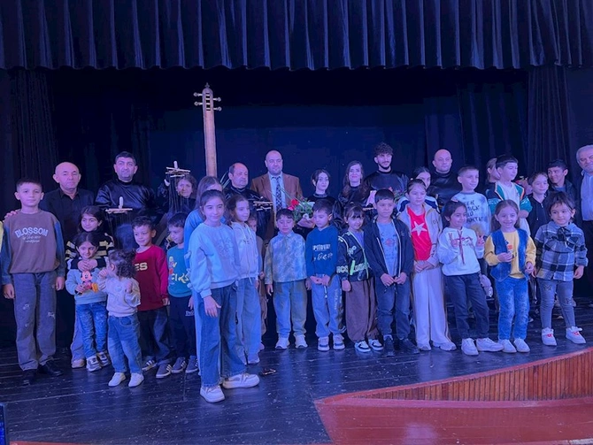 Naxçıvan Dövlət Kukla Teatrının Gəncə və Qax rayonlarına təşkil olunmuş qastrol səfəri yekunlaşıb — FOTOLAR Naxçıvan Dövlət Kukla Teatrının Gəncə və Qax rayonlarına təşkil olunmuş qastrol səfəri yekunlaşıb — FOTOLAR