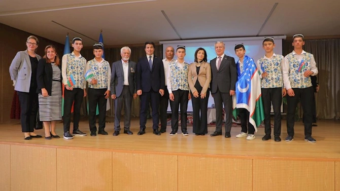 Özbəkistanlı gənclər Bakıda çıxış ediblər — FOTOLAR