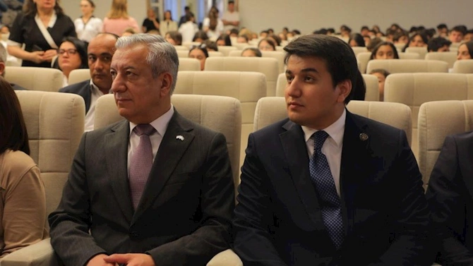 Özbəkistanlı gənclər Bakıda çıxış ediblər — FOTOLAR