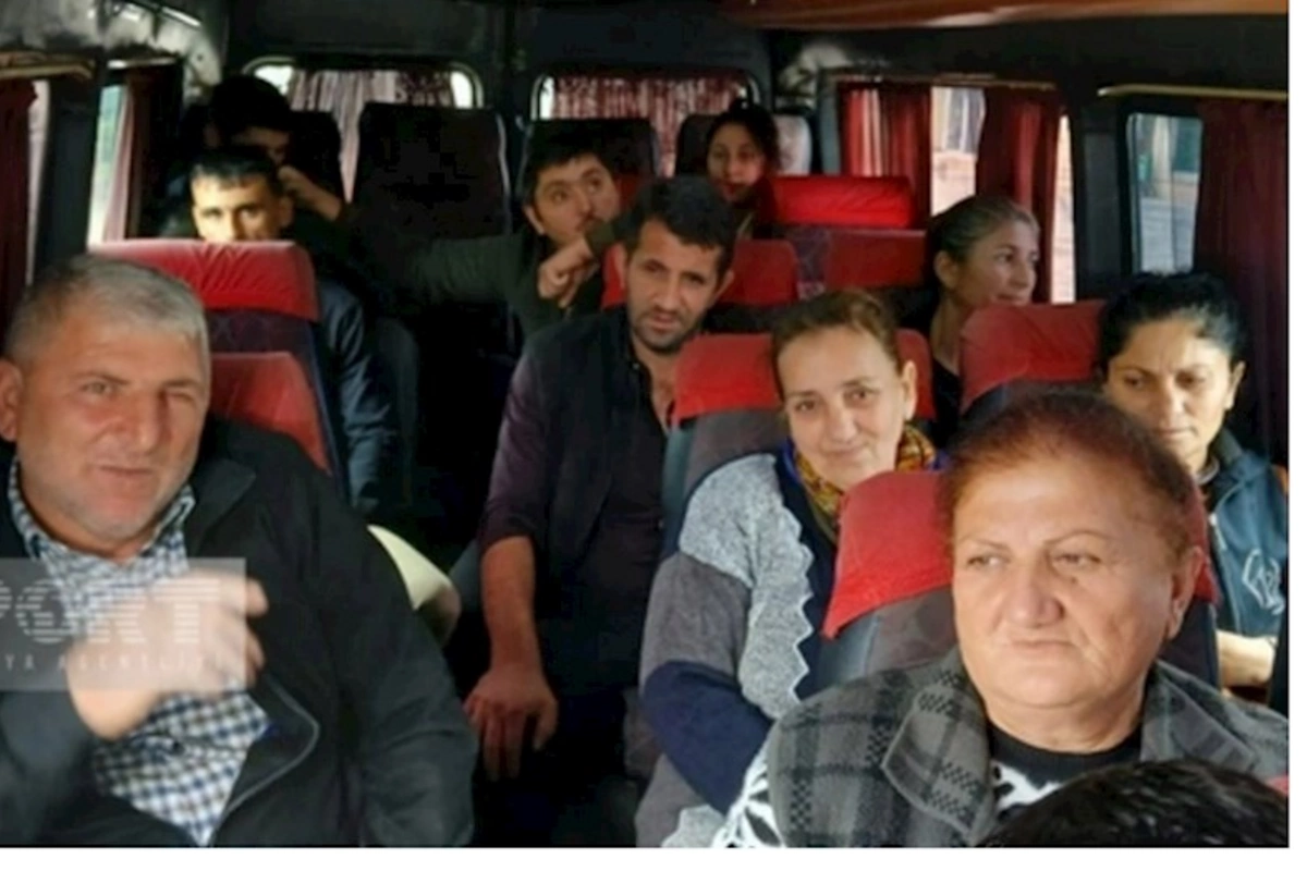 Ağdərənin Həsənriz kəndinə növbəti köç yola salınıb