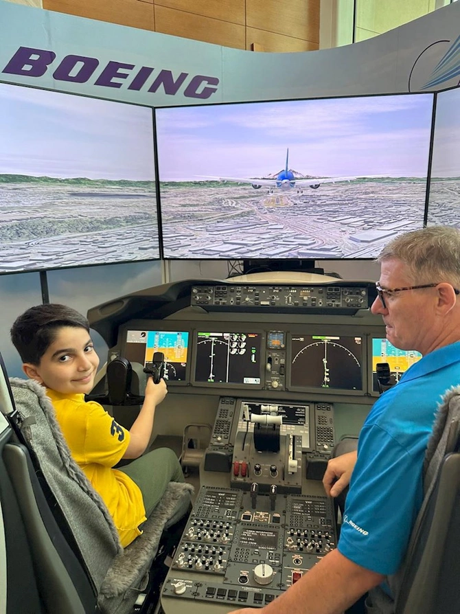 “Boing 787 Dreamliner” təyyarəsinin simulyatoru geniş marağa səbəb olub — FOTOLAR