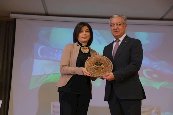 Özbəkistanlı gənclər Bakıda çıxış ediblər — FOTOLAR