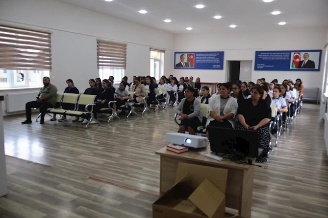 “Qızların işıqlı gələcəyi naminə maarifləndirmə” layihəsi çərçivəsində Salyan rayonunda tədbir keçirildi — FOTOLAR