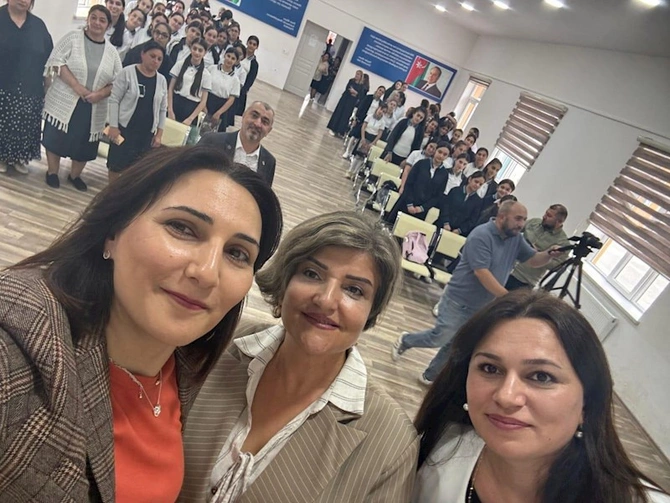 “Qızların işıqlı gələcəyi naminə maarifləndirmə” layihəsi çərçivəsində Salyan rayonunda tədbir keçirildi — FOTOLAR