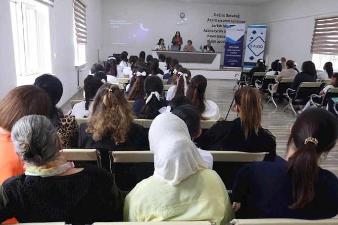 “Qızların işıqlı gələcəyi naminə maarifləndirmə” layihəsi çərçivəsində Salyan rayonunda tədbir keçirildi — FOTOLAR