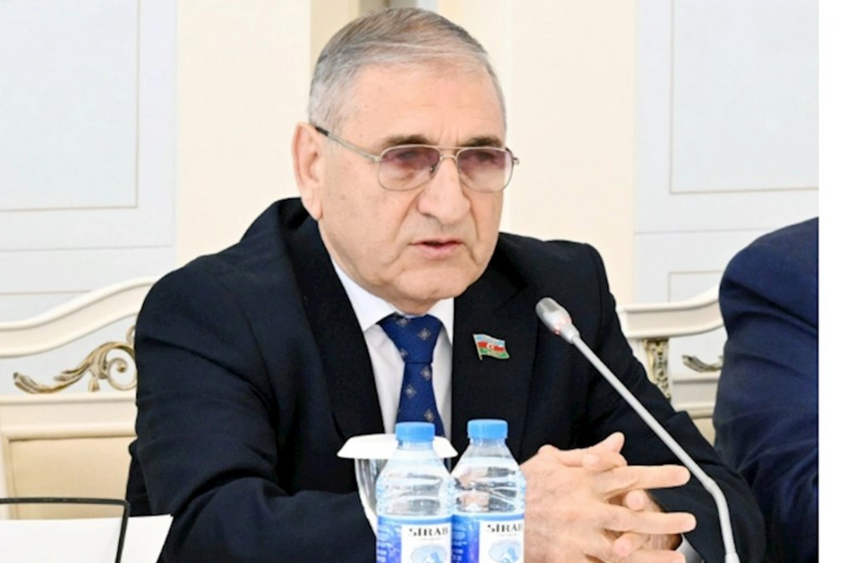 Tələbələrin açıq-saçıq geyinməsini qəbul etmirəm — Deputat