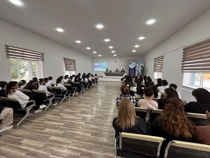 “Qızların işıqlı gələcəyi naminə maarifləndirmə” layihəsi çərçivəsində Salyan rayonunda tədbir keçirildi — FOTOLAR