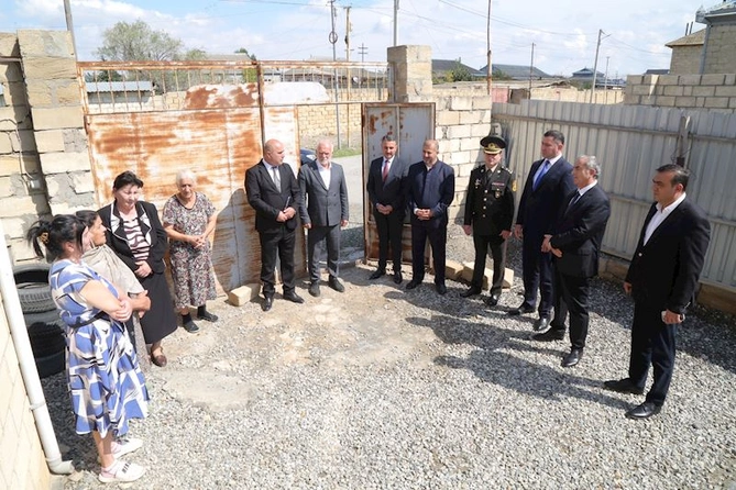 Sevindik Hətəmov şəhid ailələrini ziyarət etdi — FOTOLAR Sevindik Hətəmov şəhid ailələrini ziyarət etdi — FOTOLAR