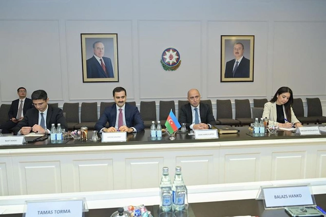 Emin Əmrullayev Macarıstanın mədəniyyət və innovasiya naziri ilə görüşüb — FOTOLAR
