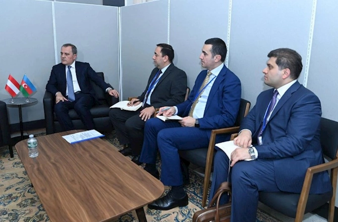 Ceyhun Bayramov avstriyalı həmkarını sülh quruculuğu barədə məlumatlandırıb — FOTOLAR