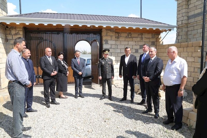 Sevindik Hətəmov şəhid ailələrini ziyarət etdi — FOTOLAR Sevindik Hətəmov şəhid ailələrini ziyarət etdi — FOTOLAR