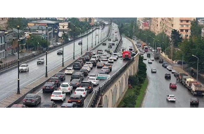 Babək prospektində QƏZA: Tıxac yarandı — FOTO Babək prospektində QƏZA: Tıxac yarandı — FOTO