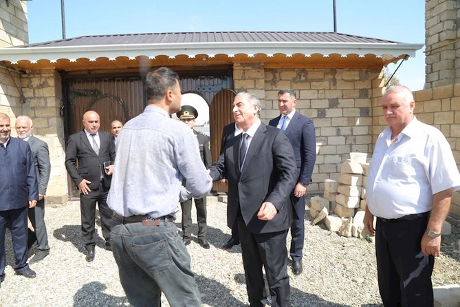 Sevindik Hətəmov şəhid ailələrini ziyarət etdi — FOTOLAR Sevindik Hətəmov şəhid ailələrini ziyarət etdi — FOTOLAR