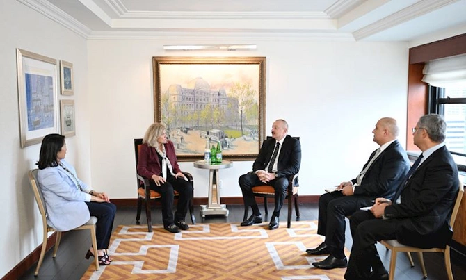 Azərbaycan Prezidenti İlham Əliyev Nyu-Yorkda “Franklin Templeton” şirkətinin baş icraçı direktoru və prezidenti ilə görüşüb — FOTOLAR Azərbaycan Prezidenti İlham Əliyev Nyu-Yorkda “Franklin Templeton” şirkətinin baş icraçı direktoru və prezidenti ilə görüşüb — FOTOLAR