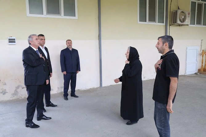 Sevindik Hətəmov şəhid ailələrini ziyarət etdi — FOTOLAR Sevindik Hətəmov şəhid ailələrini ziyarət etdi — FOTOLAR