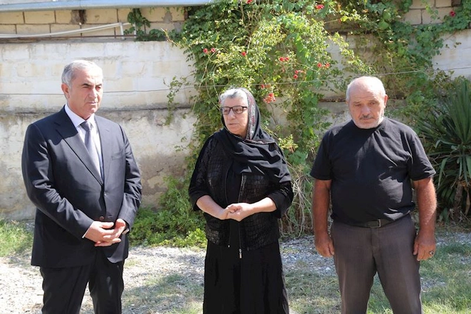 Sevindik Hətəmov şəhid ailələrini ziyarət etdi — FOTOLAR Sevindik Hətəmov şəhid ailələrini ziyarət etdi — FOTOLAR