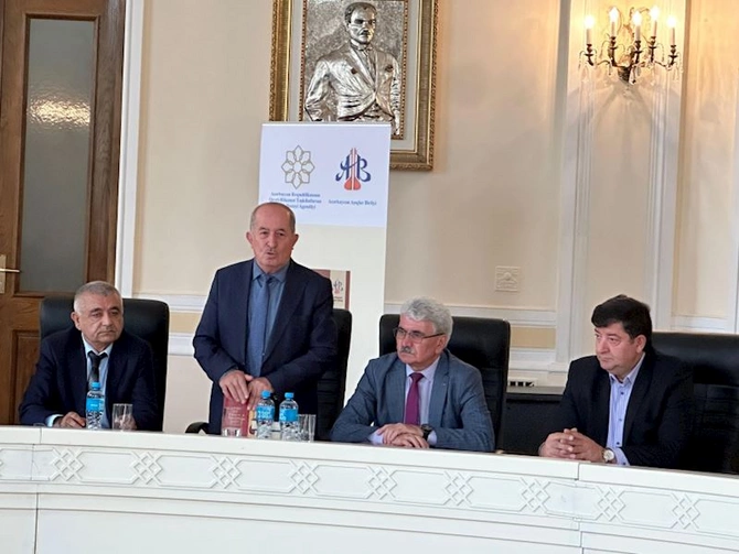 “Qərbi Azərbaycan aşıqlarının dastan repertuarı” kitabının təqdimatı olub — FOTOLAR “Qərbi Azərbaycan aşıqlarının dastan repertuarı” kitabının təqdimatı olub — FOTOLAR