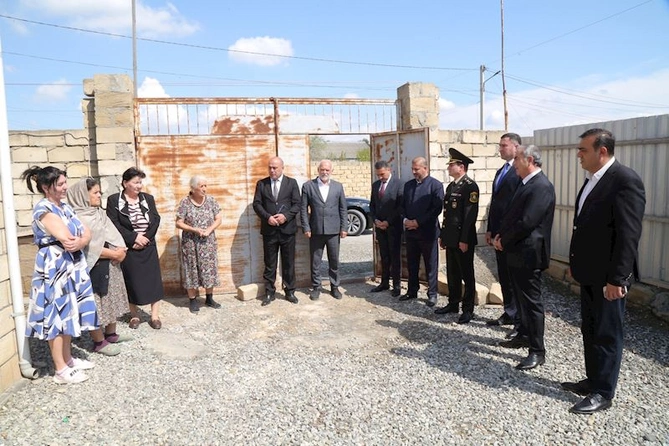 Sevindik Hətəmov şəhid ailələrini ziyarət etdi — FOTOLAR Sevindik Hətəmov şəhid ailələrini ziyarət etdi — FOTOLAR