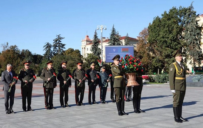 Kərim Vəliyev MDB Qərargah Rəisləri Komitəsinin iclasında — FOTOLAR Kərim Vəliyev MDB Qərargah Rəisləri Komitəsinin iclasında — FOTOLAR