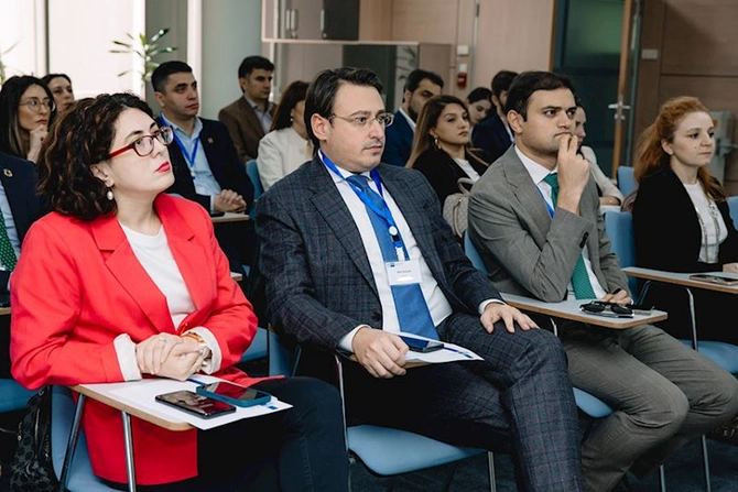 “Unibank”da bizneslər üçün alternativ maliyyələşmə imkanları müzakirə edilib — FOTOLAR “Unibank”da bizneslər üçün alternativ maliyyələşmə imkanları müzakirə edilib — FOTOLAR