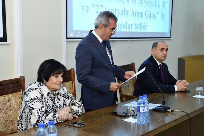 Yeni Azərbaycan Partiyası Səbail rayon təşkilatı və Milli Azərbaycan Tarix muzeyinin birgə təşkilatçılığı ilə “27 sentyabr Anım Günü” ilə əlaqədar tədbir keçirilib — FOTOLAR