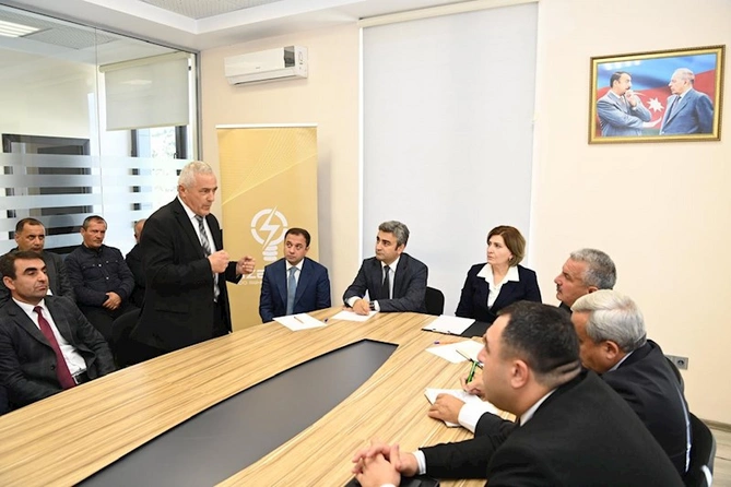 “Azərişıq” ASC-nin nümayəndələri Oğuzda fermer və sahibkarlarla görüşüb — FOTOLAR “Azərişıq” ASC-nin nümayəndələri Oğuzda fermer və sahibkarlarla görüşüb — FOTOLAR
