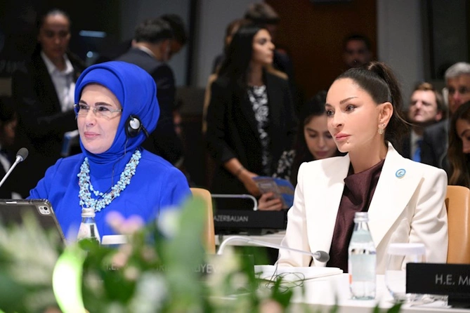 Mehriban Əliyeva qızları ilə Nyu-Yorkda xüsusi sessiyada — FOTOLAR Mehriban Əliyeva qızları ilə Nyu-Yorkda xüsusi sessiyada — FOTOLAR