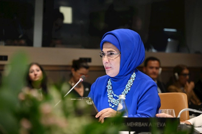 Mehriban Əliyeva qızları ilə Nyu-Yorkda xüsusi sessiyada — FOTOLAR Mehriban Əliyeva qızları ilə Nyu-Yorkda xüsusi sessiyada — FOTOLAR