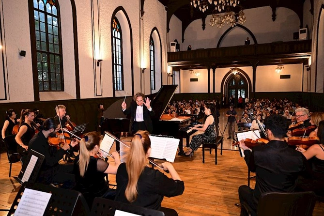 Dövlət Kamera Orkestrinin ifasında Üzeyir Hacıbəyli soraqlı konsert — FOTOLAR Dövlət Kamera Orkestrinin ifasında Üzeyir Hacıbəyli soraqlı konsert — FOTOLAR