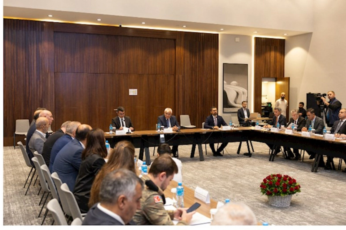 “Qarabağın azad olunması və dirçəlişində ictimai həmrəyliyin rolu” mövzusunda dəyirmi masa keçirilib — FOTOLAR