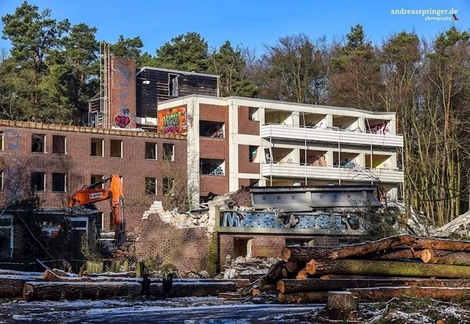 ƏLİ HƏSƏNOVUN KÜRƏKƏNİ AVROPANI “SATIN ALIR” — İngiltərədə yaxta şirkəti, Almaniyada klinika, pansionat, otellər... (FOTOLAR) ƏLİ HƏSƏNOVUN KÜRƏKƏNİ AVROPANI “SATIN ALIR” — İngiltərədə yaxta şirkəti, Almaniyada klinika, pansionat, otellər... (FOTOLAR)