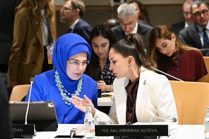 Mehriban Əliyeva qızları ilə Nyu-Yorkda xüsusi sessiyada — FOTOLAR Mehriban Əliyeva qızları ilə Nyu-Yorkda xüsusi sessiyada — FOTOLAR