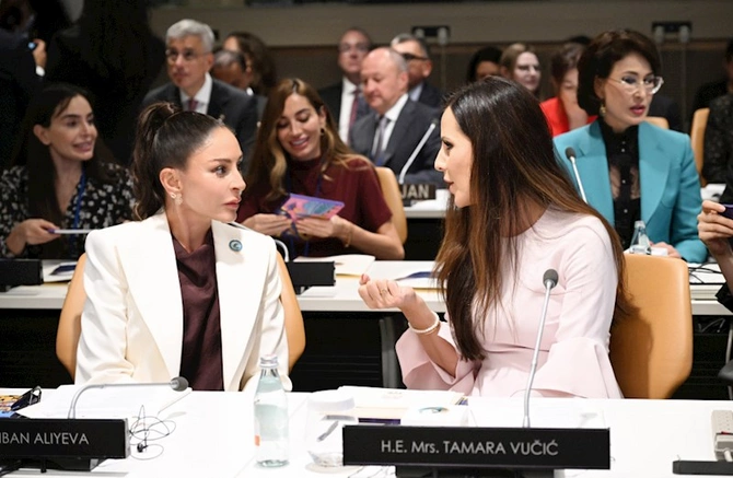 Mehriban Əliyeva qızları ilə Nyu-Yorkda xüsusi sessiyada — FOTOLAR Mehriban Əliyeva qızları ilə Nyu-Yorkda xüsusi sessiyada — FOTOLAR