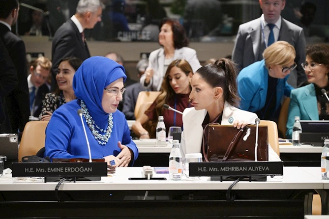 Mehriban Əliyeva qızları ilə Nyu-Yorkda xüsusi sessiyada — FOTOLAR Mehriban Əliyeva qızları ilə Nyu-Yorkda xüsusi sessiyada — FOTOLAR